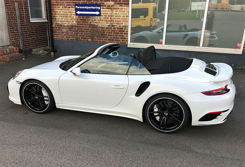 Vit Porsche 911/991 Turbo S Cabriolet stulen i Råå söder om Helsingborg