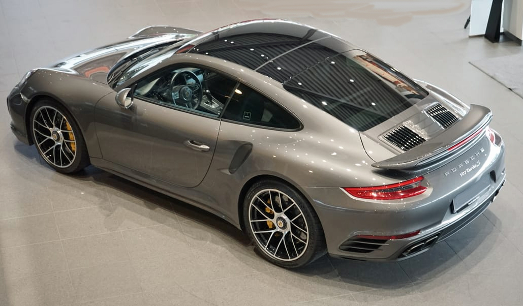 Grå metallic Porsche 991/ 911 Turbo S stulen i Bjärred norr om Malmö