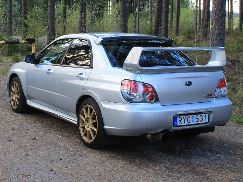 Silvermetallic Subaru Impreza WRX STI stulen utanför Enköping