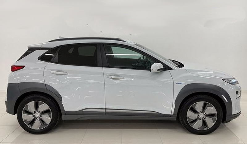 Vit Hyundai Kona Electric stulen i Älvsjö söder om Stockholm