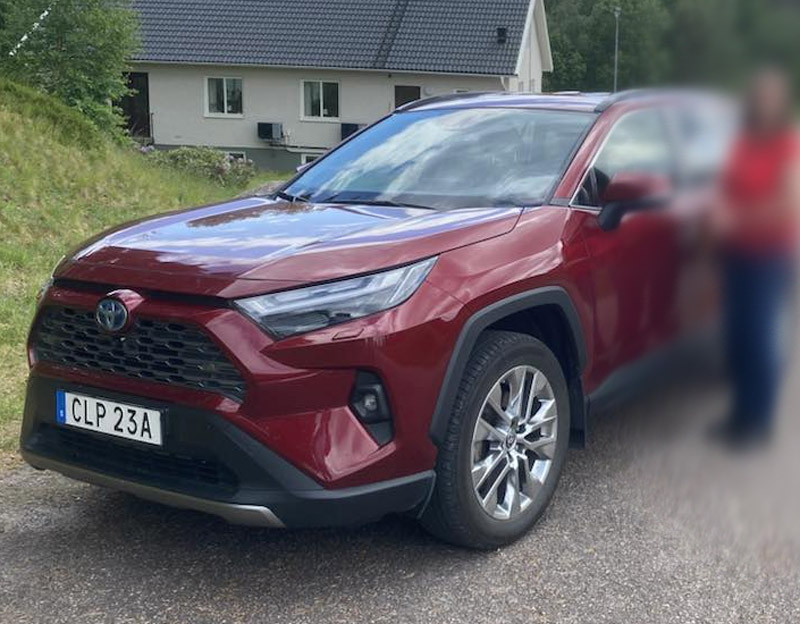 Röd Toyota RAV4 Hybrid AWD Executive stulen i Fristad norr om Borås