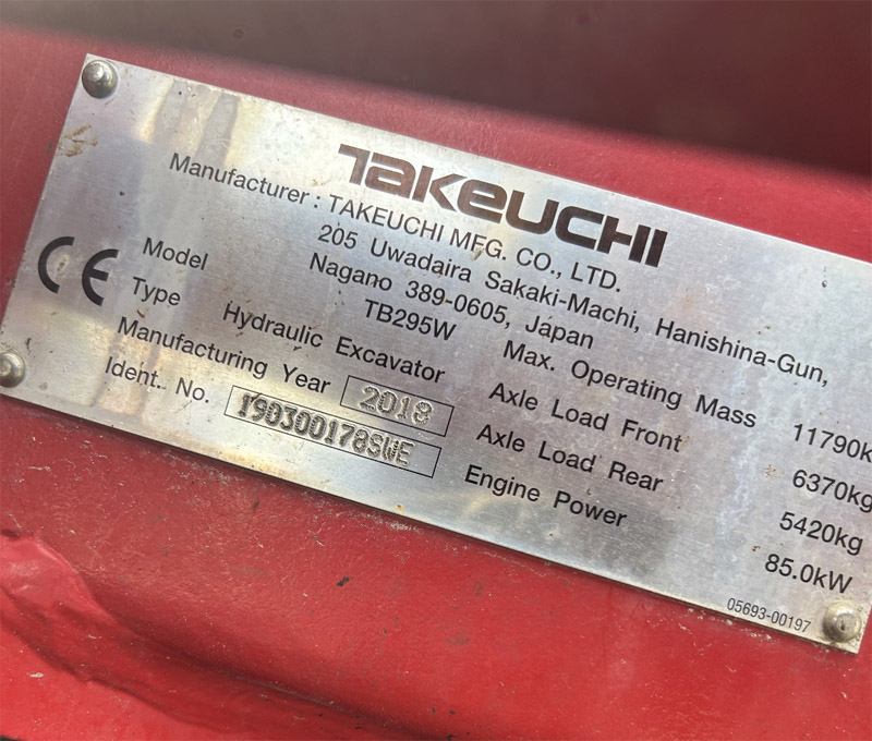 Hjulburen grävmaskin Takeuchi TB295W stulen i Hagsätra, Stockholm