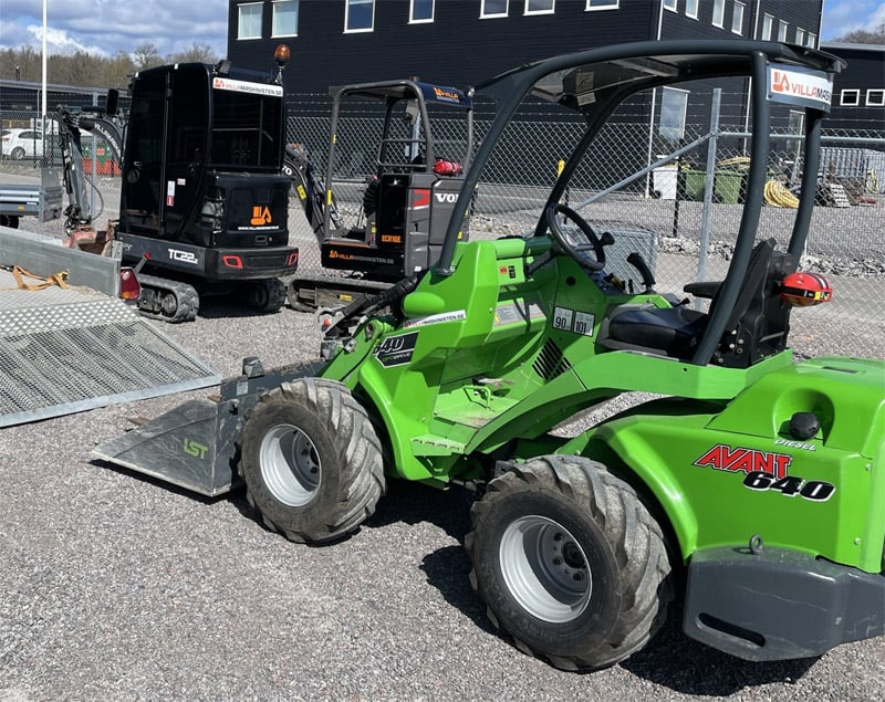 Grön kompaktlastare Avant 640 stulen i Norrköping