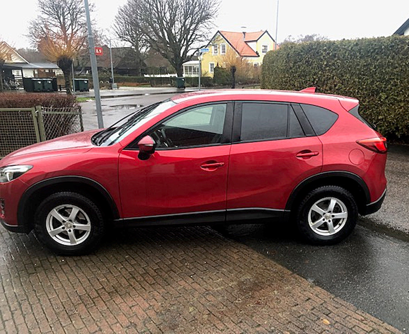 Röd Mazda CX-5 AWD stulen i Höllviken