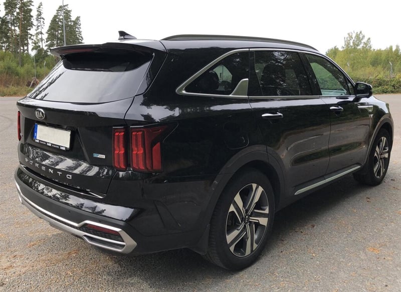 Svart KIA Sorento PHEV stulen i Halmstad