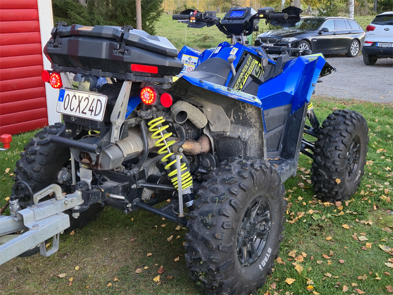 Blå Polaris Scrambler XP 1000 S stulen nordväst om Järvsö