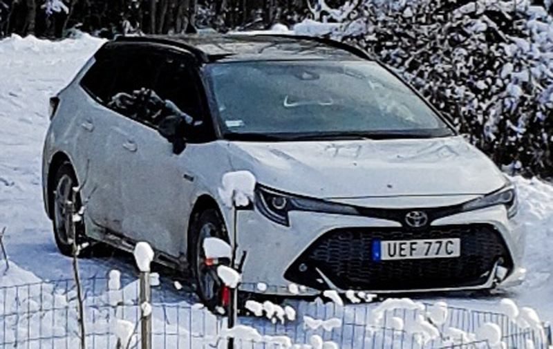 Vit med svart tak, Toyota Corolla Touring Sports Hybrid stulen i Skytteholm, Solna