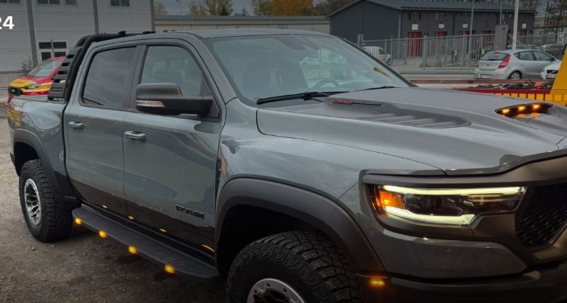 Grå RAM 1500 TRX Crew Cab stulen i Uppsala