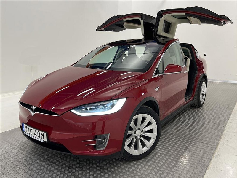 Röd Tesla Model X 75D stulen i Stavsnäs vinterhamn på Värmdö