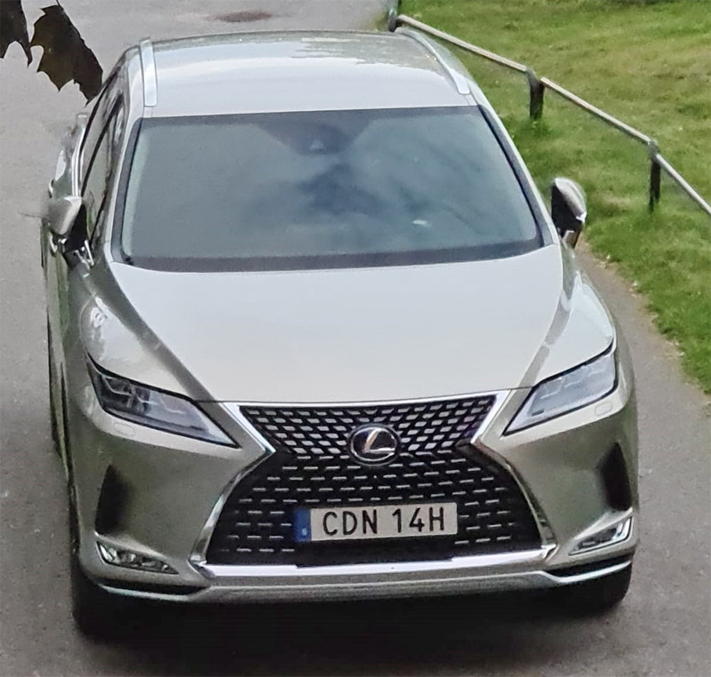 Silvermetallic Lexus RX 450H AWD stulen i Norsborg sydväst om Stockholm