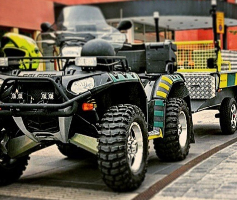 Fyrhjuling Polaris Sportsman XP 850 E som används av Ambulanssjukvården i Stockholm, stulen i Segeltorp.