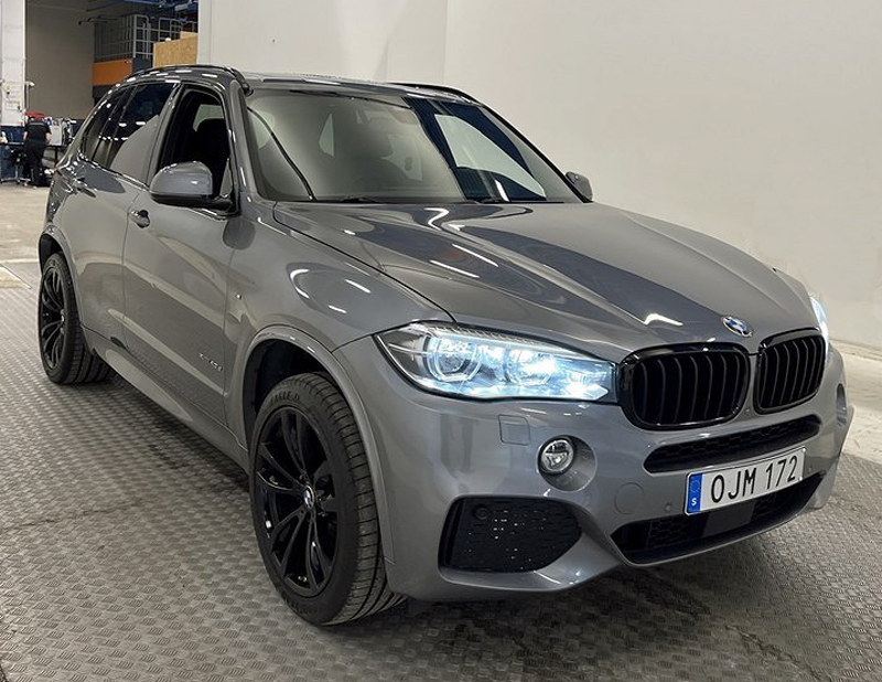 Grå metallic BMW X5 Xdrive 40D stulen i Sollentuna