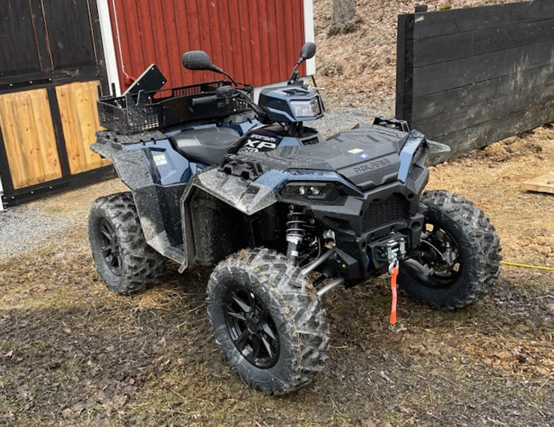 Fyrhjuling Polaris Sportsman XP 1000 S stulen i Överlöpe, Norrtälje