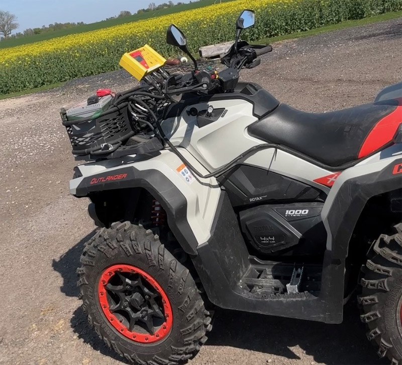 Can Am Outlander 1000 XXC med frösåmaskin APV 100 stulen söder om Teckomatorp