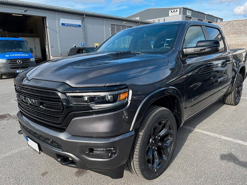 Mörkgrå metallic RAM 1500 Crew Cab Limited stulen i Sundbyberg, Solna