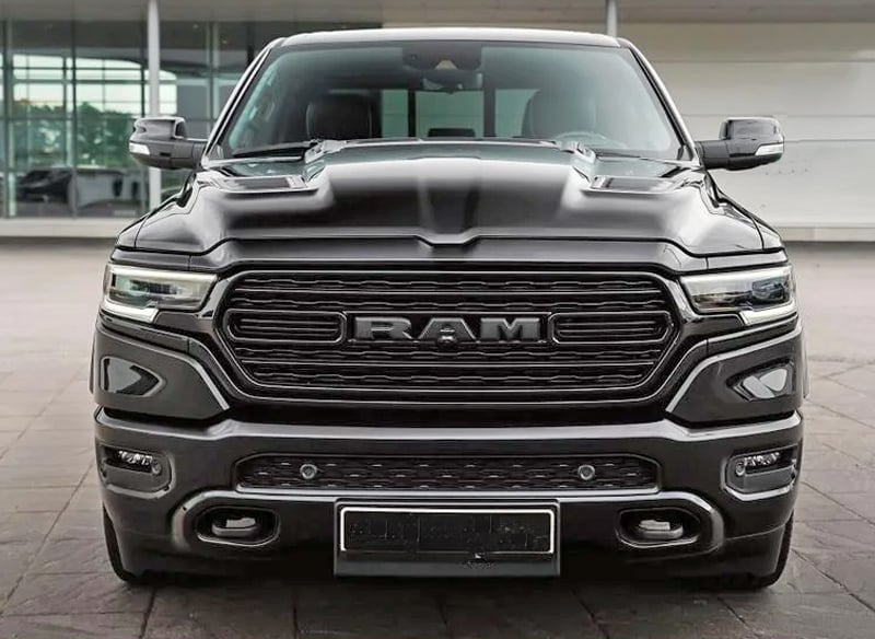 Svart RAM 1500 Crew Cab Limited Night stulen i Karlstad