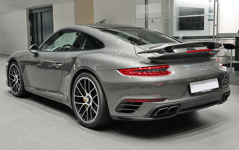 Grå metallic Porsche 991/ 911 Turbo S stulen i Bjärred norr om Malmö