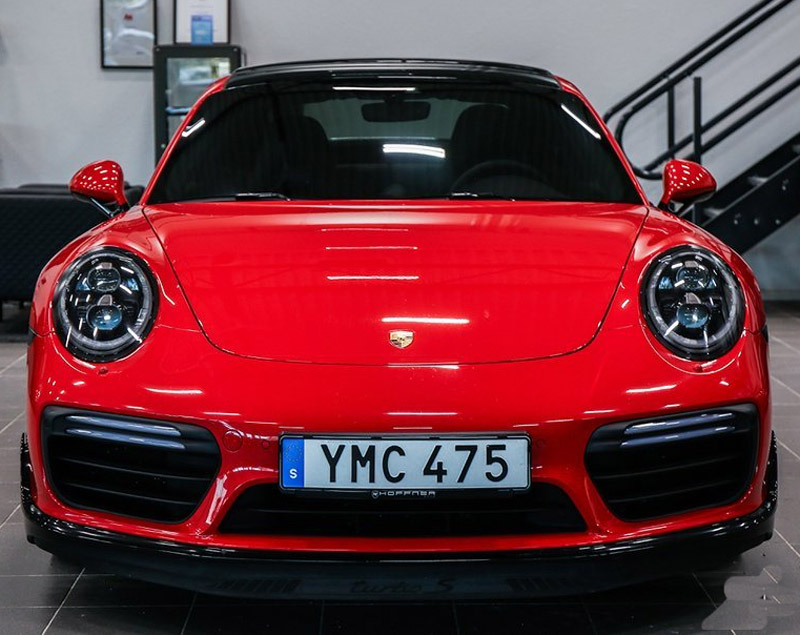 Röd Porsche 911/991 Turbo S stulen i Motala